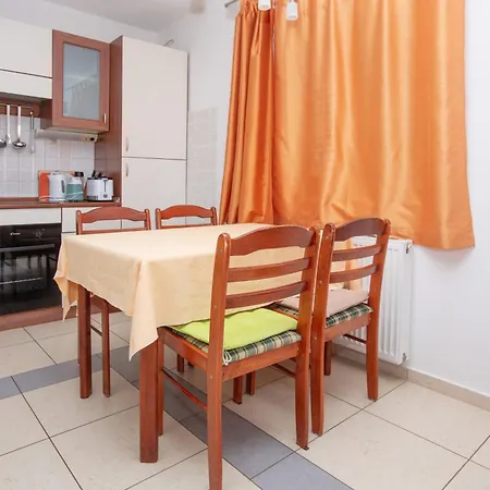 17129b 로고즈니차