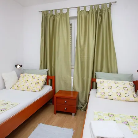 Apartment 17129b