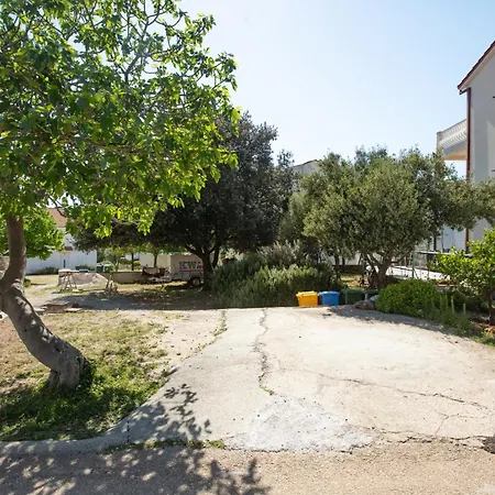 17129b Apartment *