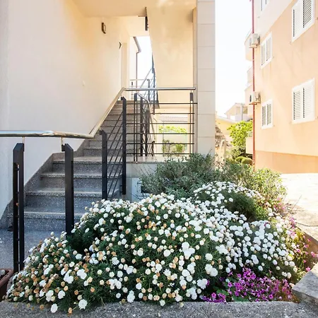 17129b Apartment *